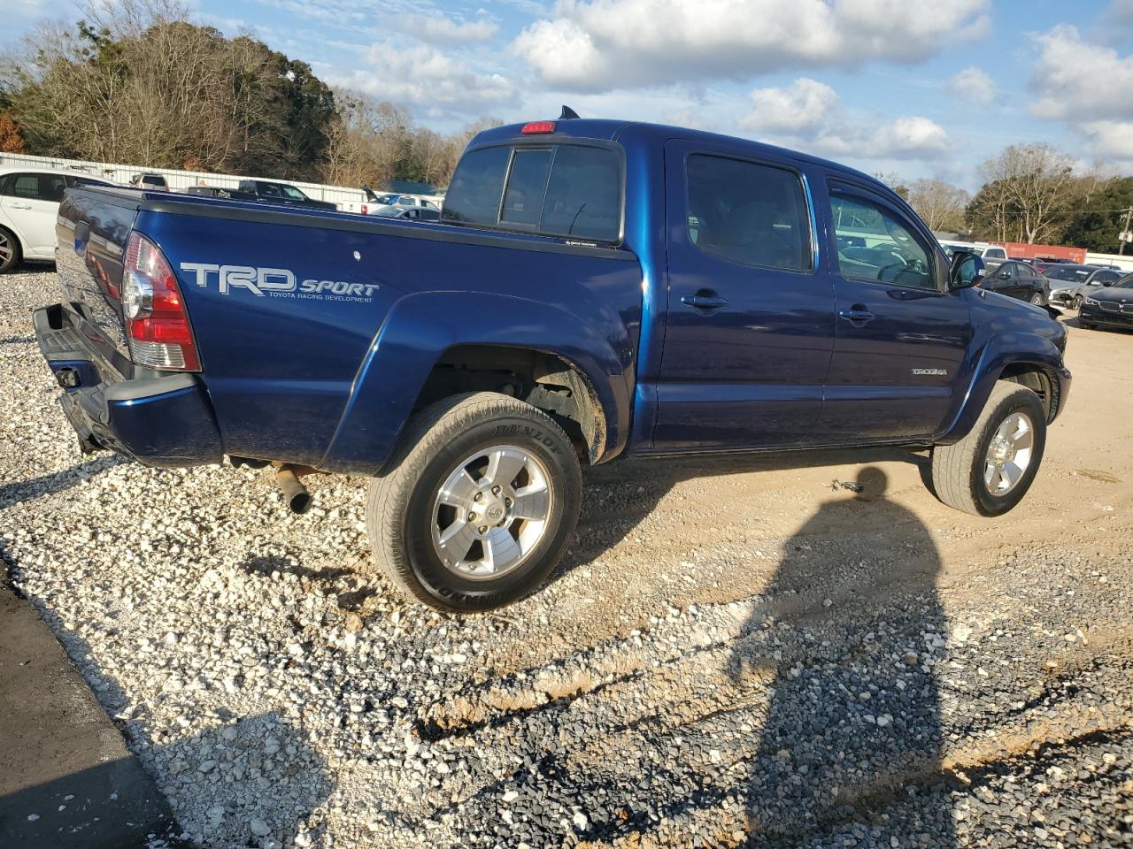 2015 Toyota Tacoma - Image 3