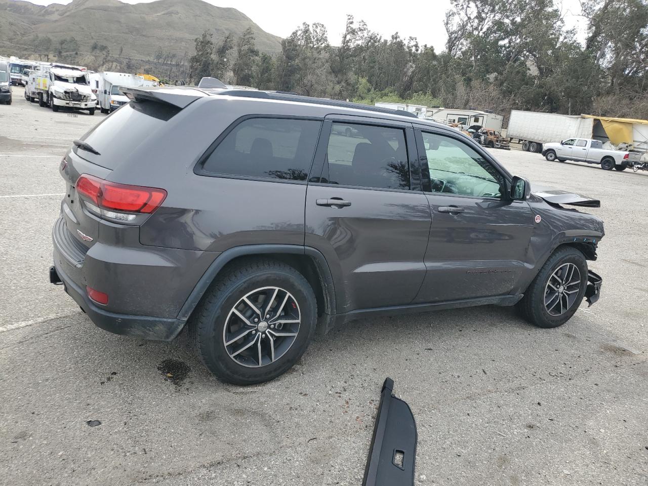 2018 Jeep Grand Cherokee - Image 3