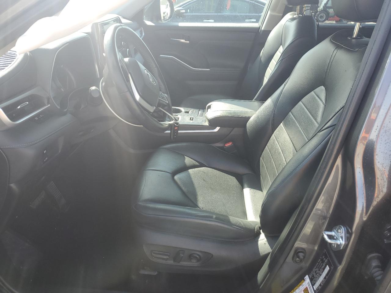 2022 Toyota Highlander - Image 7