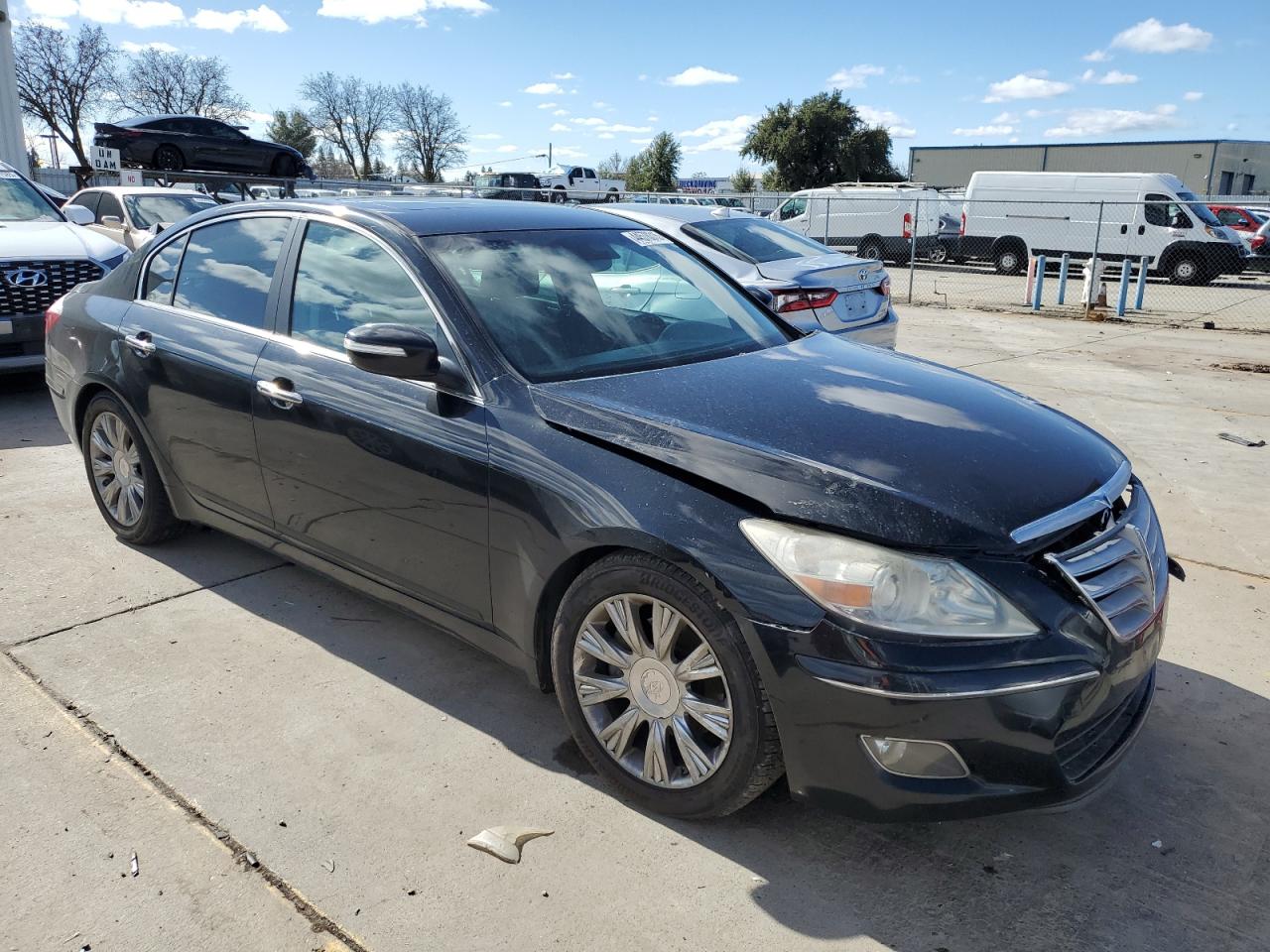 2011 Hyundai Genesis - Image 4