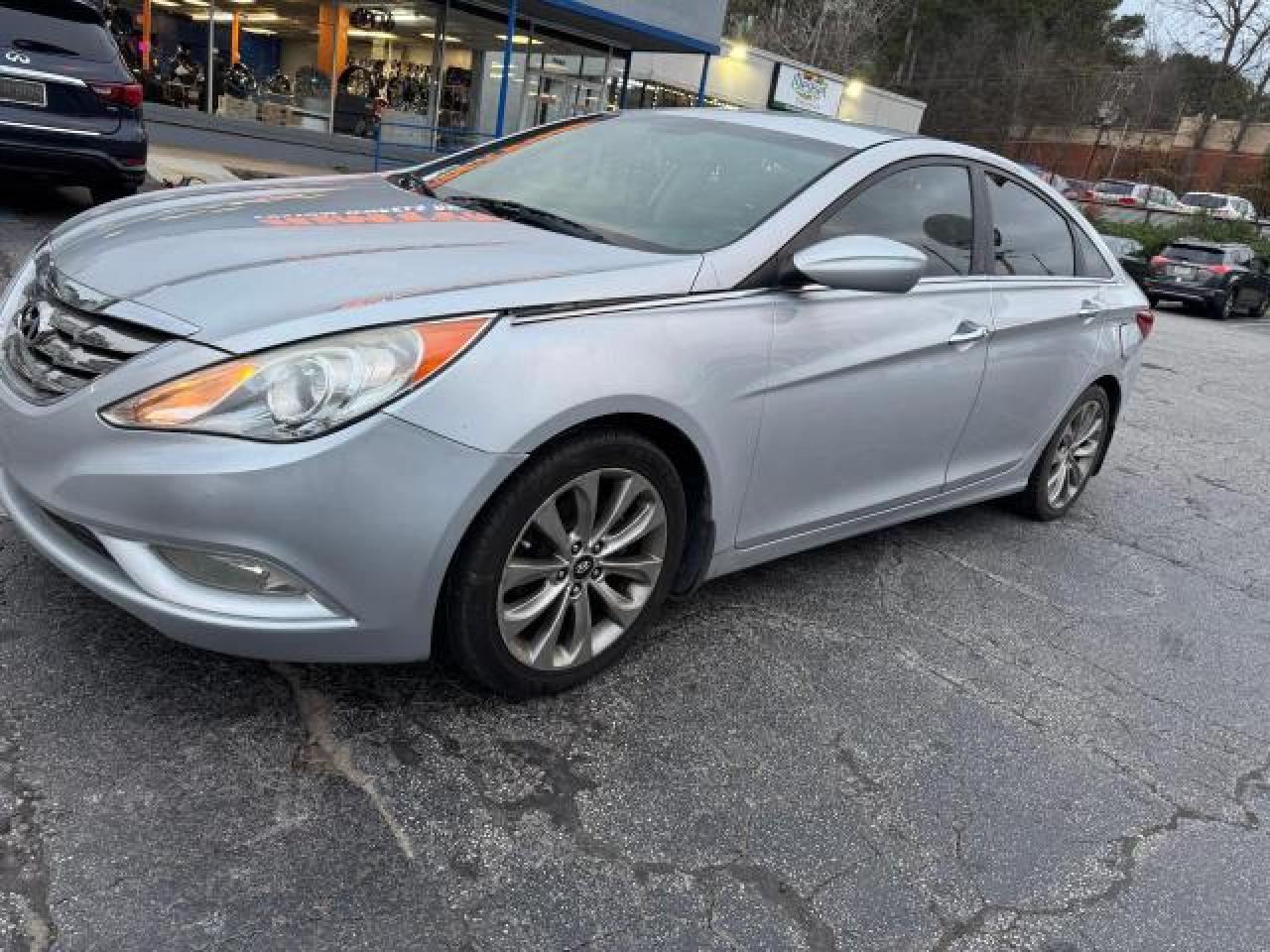 2013 Hyundai Sonata - Image 2