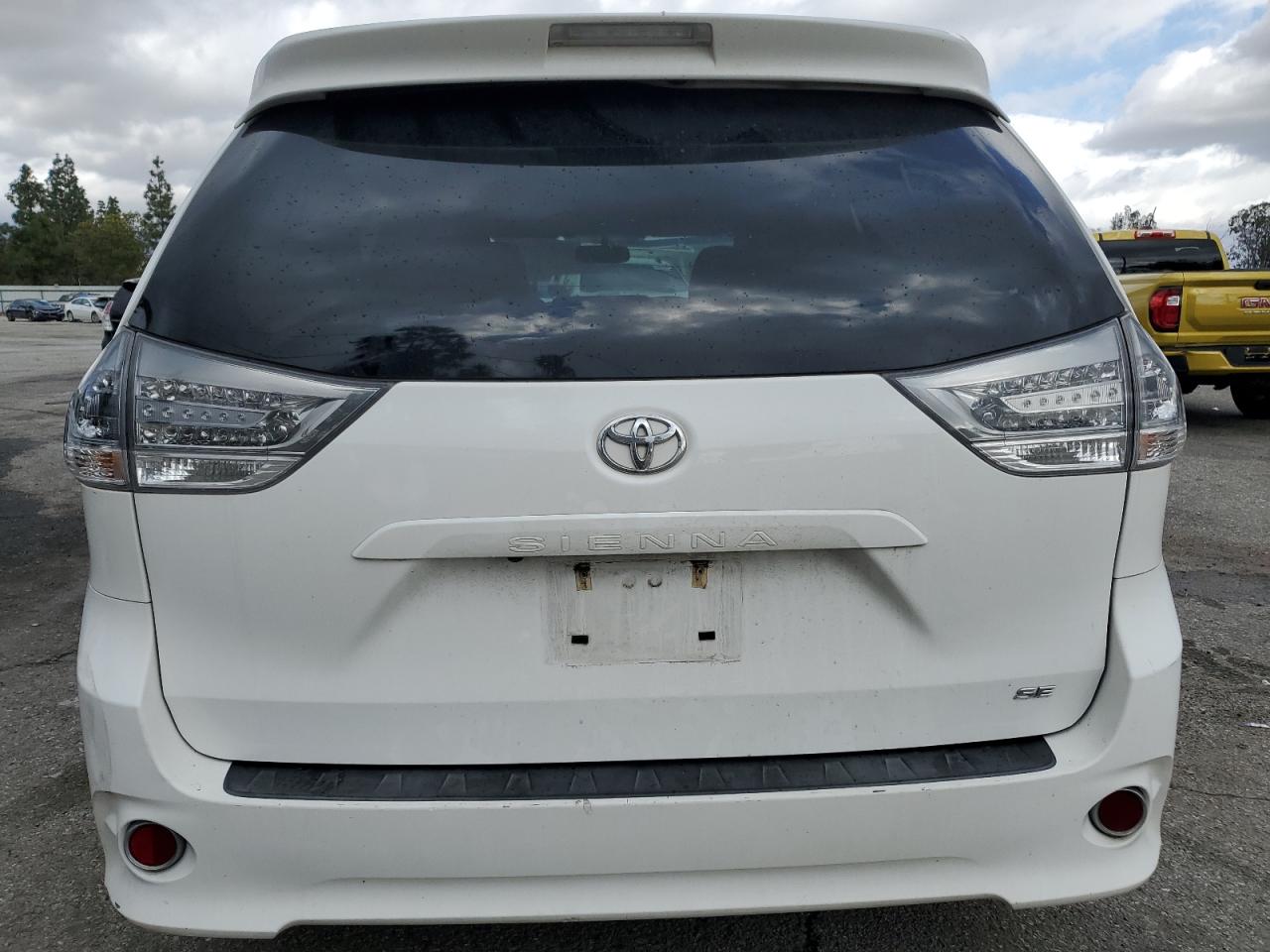 5TDXK3DC8GS758609 TOYOTA SIENNA 2016