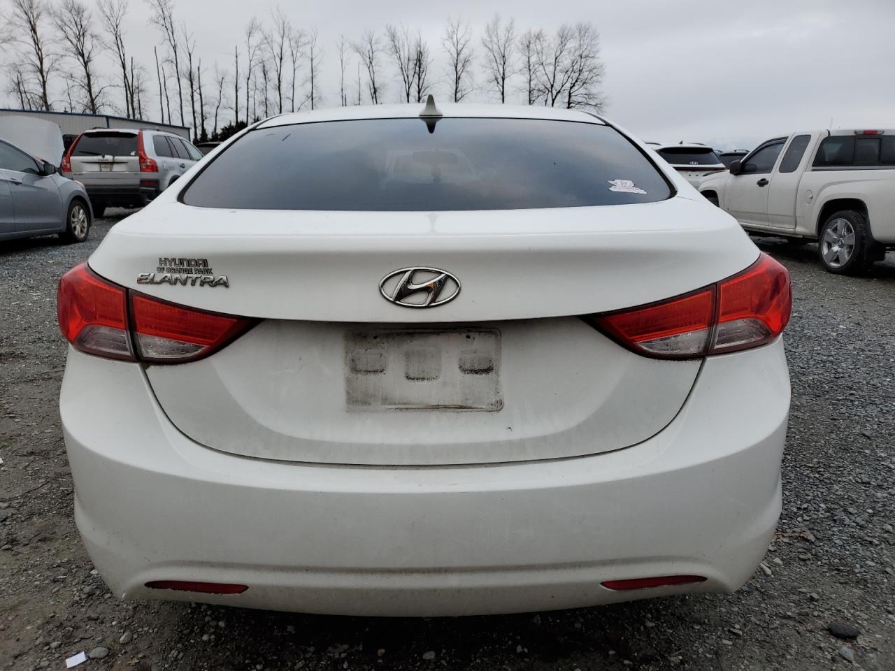 2013 Hyundai Elantra - Image 6
