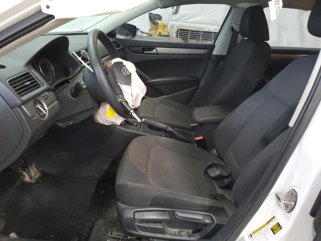 2015 Volkswagen Passat - Image 7