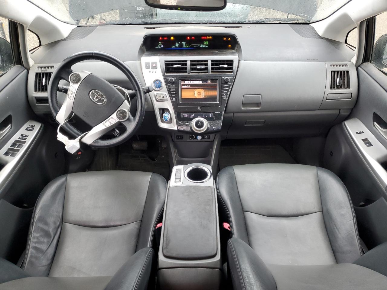 2013 Toyota Prius - Image 8