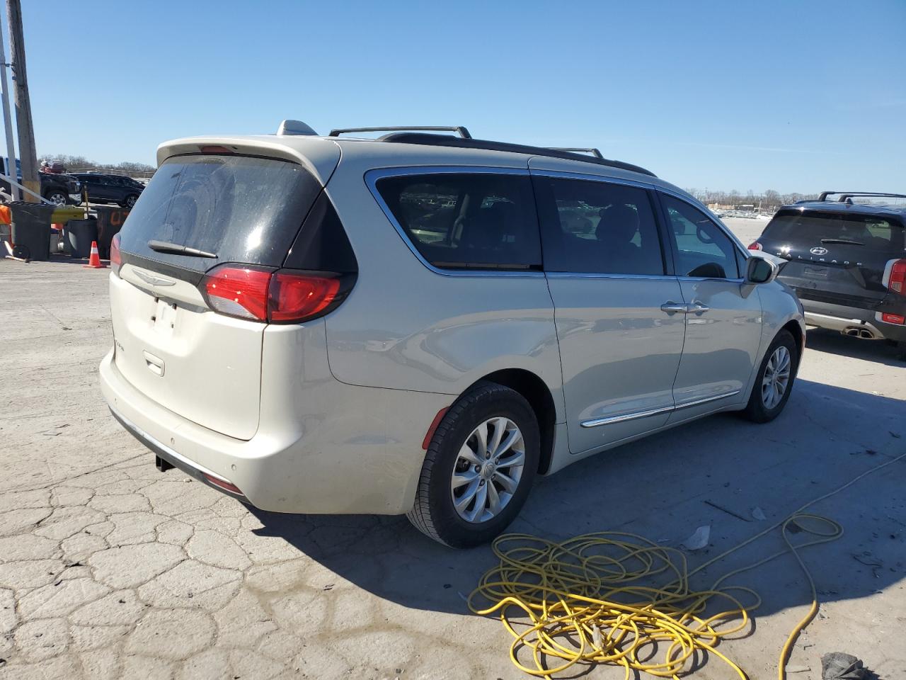 2017 Chrysler Pacifica - Image 3