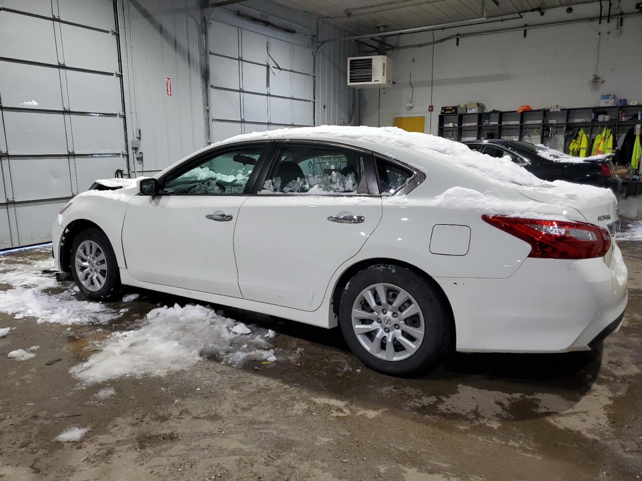 2017 Nissan Altima - Image 2