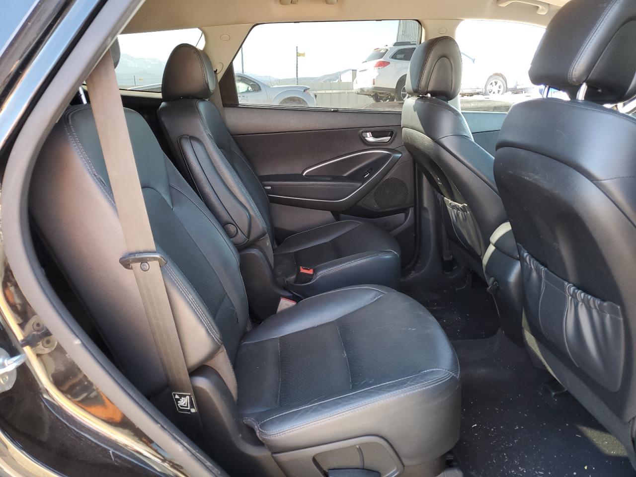 2015 Hyundai Santa Fe - Image 11