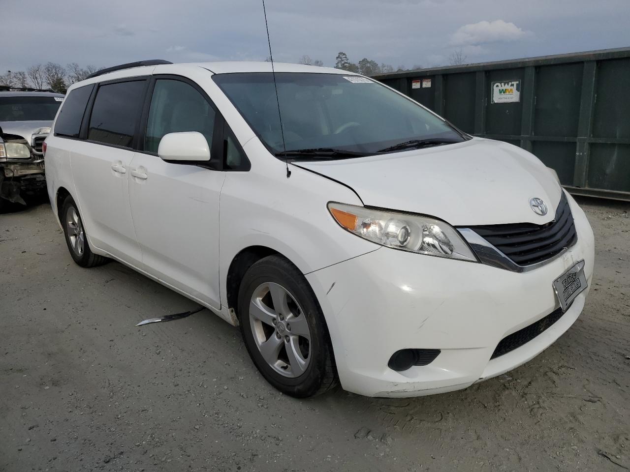 2013 Toyota Sienna - Image 4