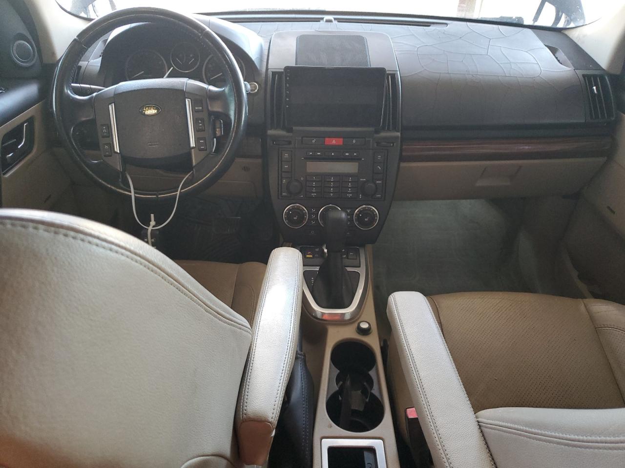 2010 Land Rover LR2 - Image 8