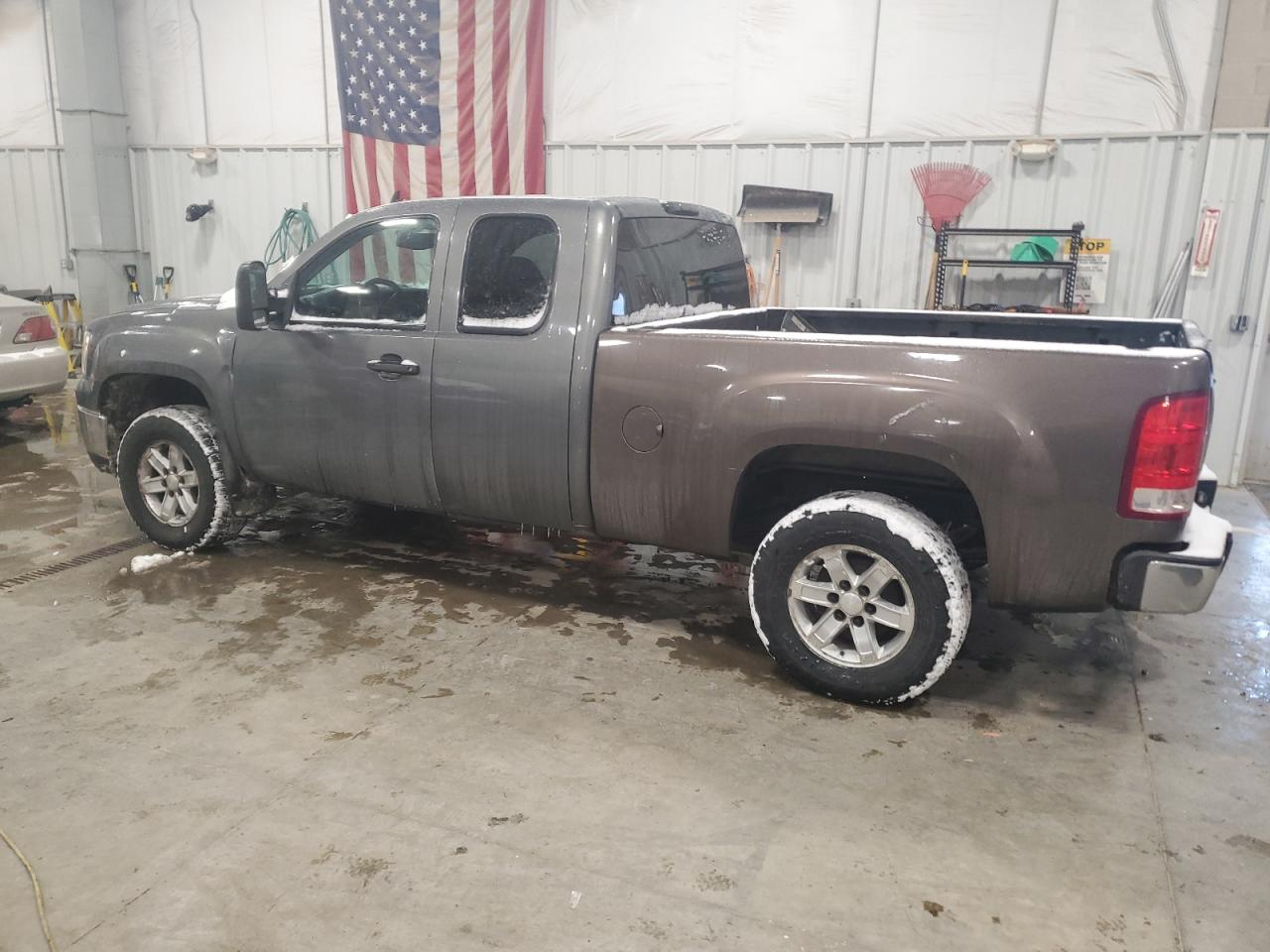 2011 GMC Sierra - Image 2