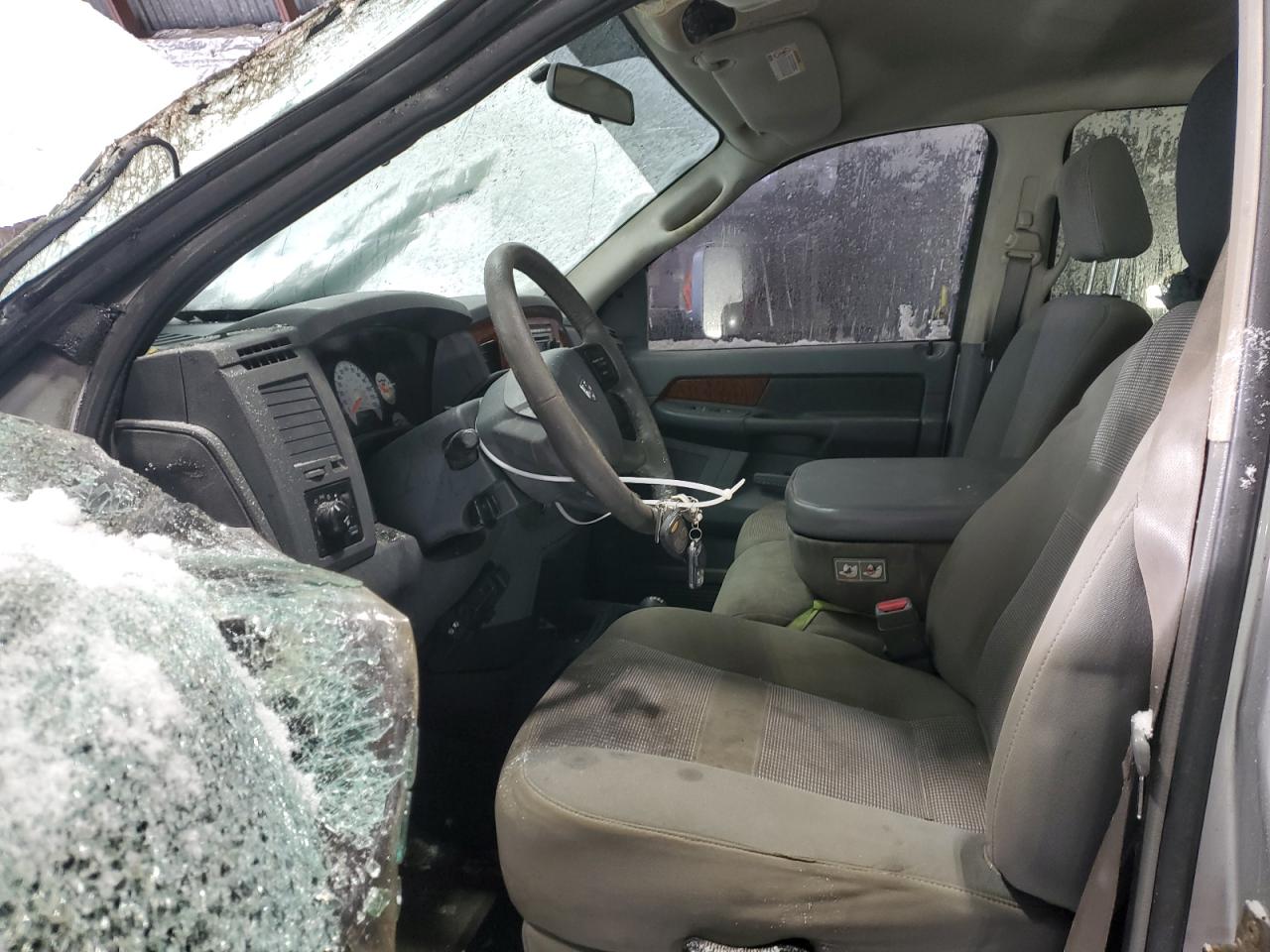 2006 Dodge RAM - Image 7