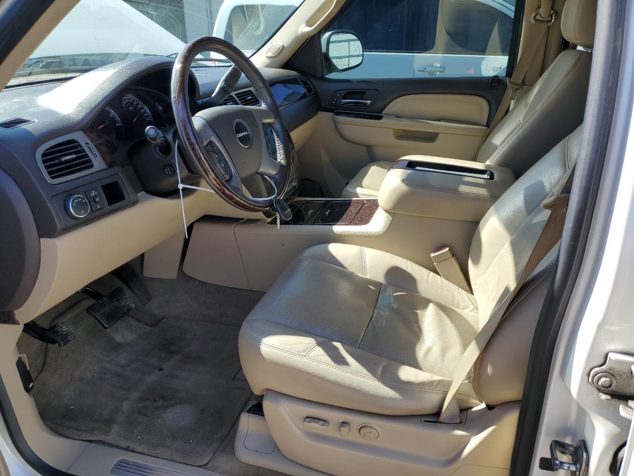 2011 GMC Yukon - Image 7
