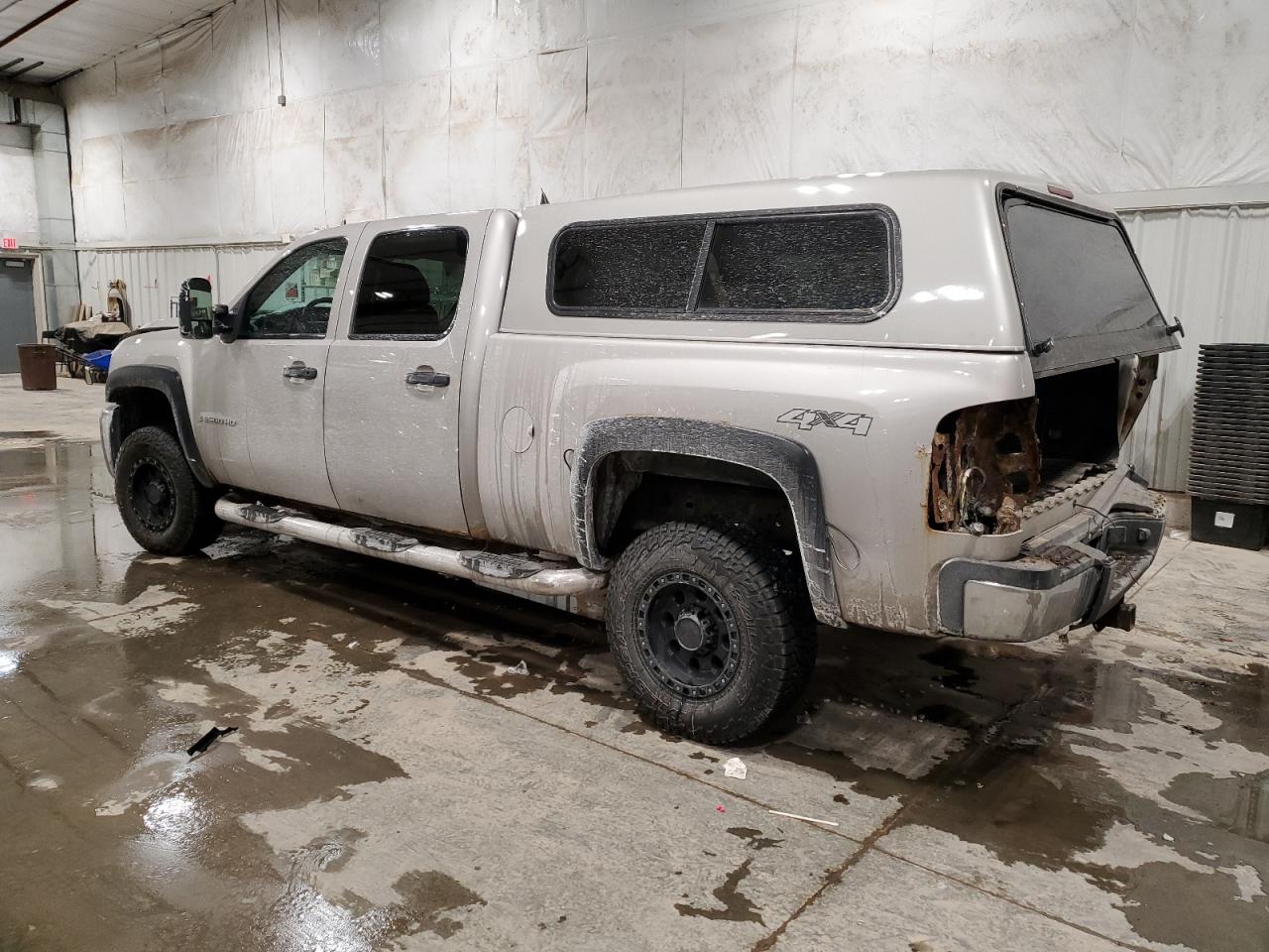 2007 Chevrolet Silverado - Image 2