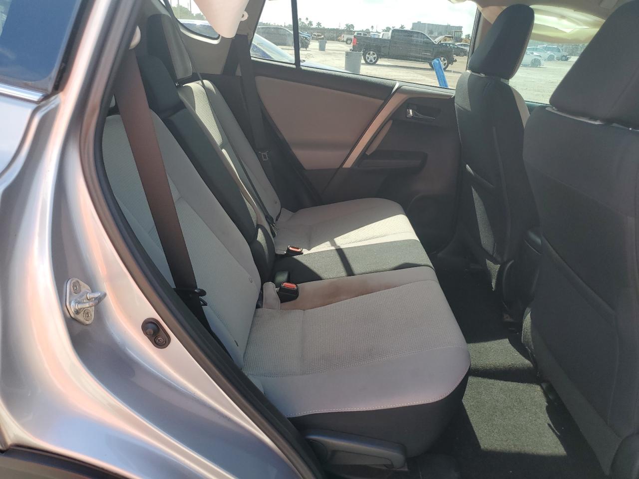 2016 Toyota RAV 4 - Image 11