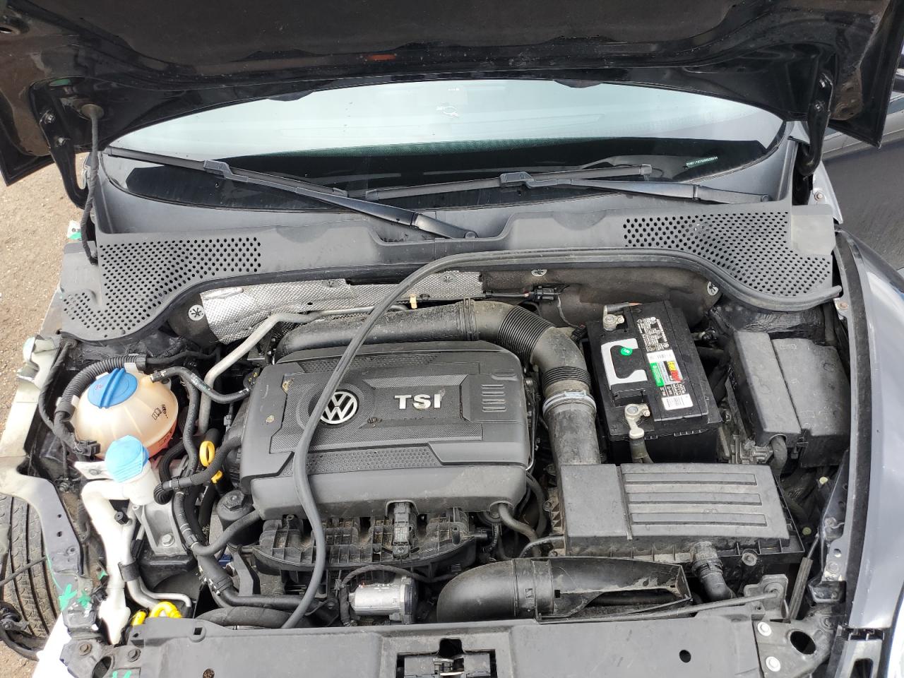 2017 Volkswagen Beetle - Image 12