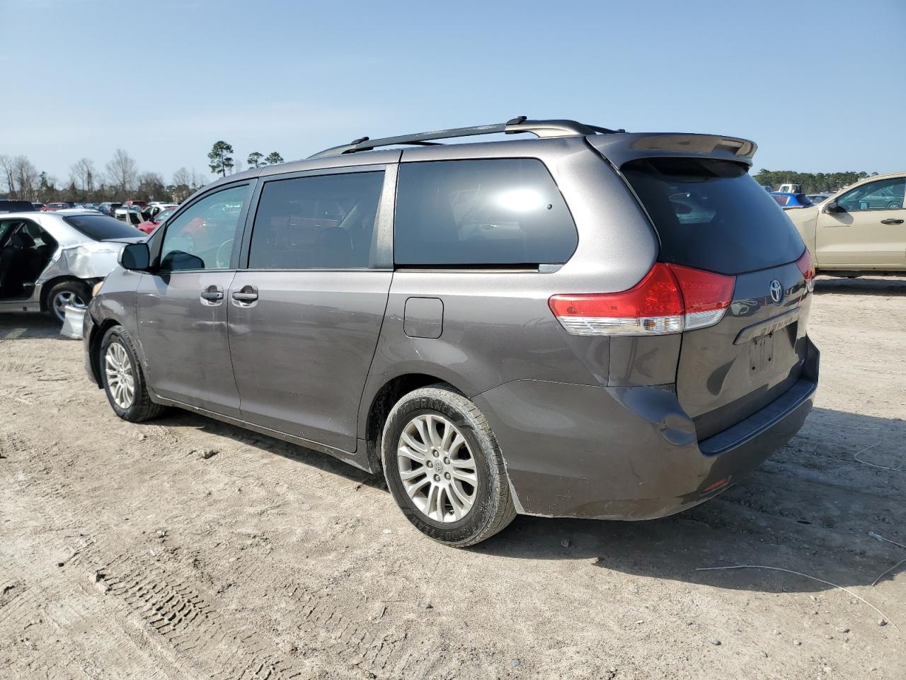 2012 Toyota Sienna - Image 2