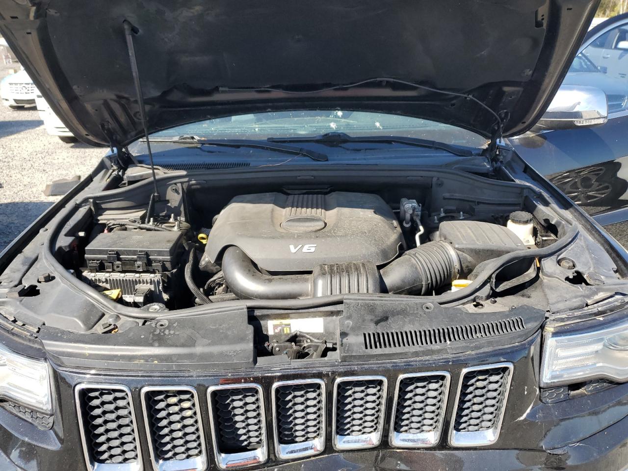 2015 Jeep Grand Cherokee - Image 13