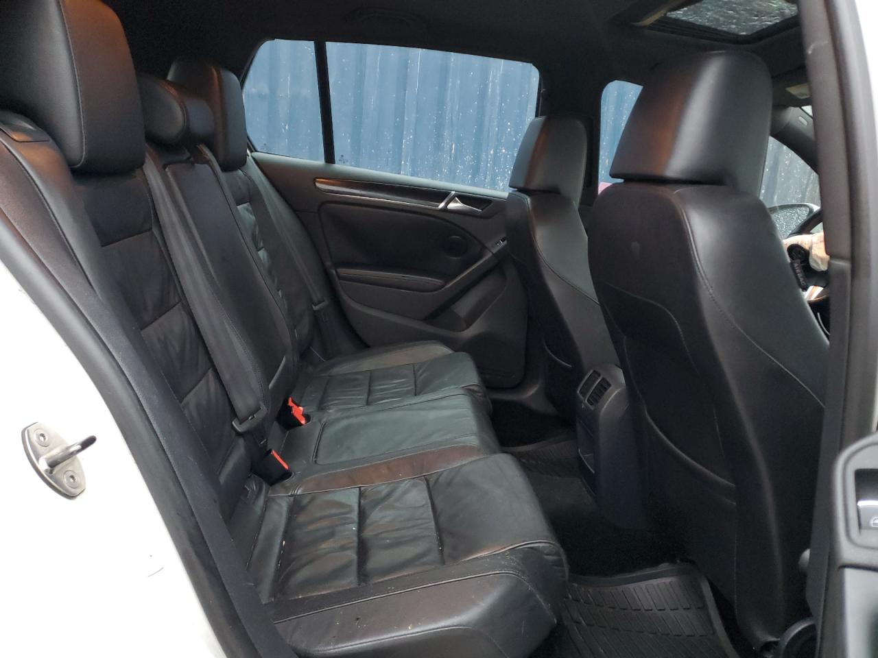 2010 Volkswagen GTI - Image 11