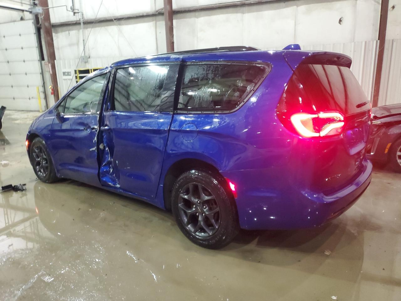 2019 Chrysler Pacifica - Image 2