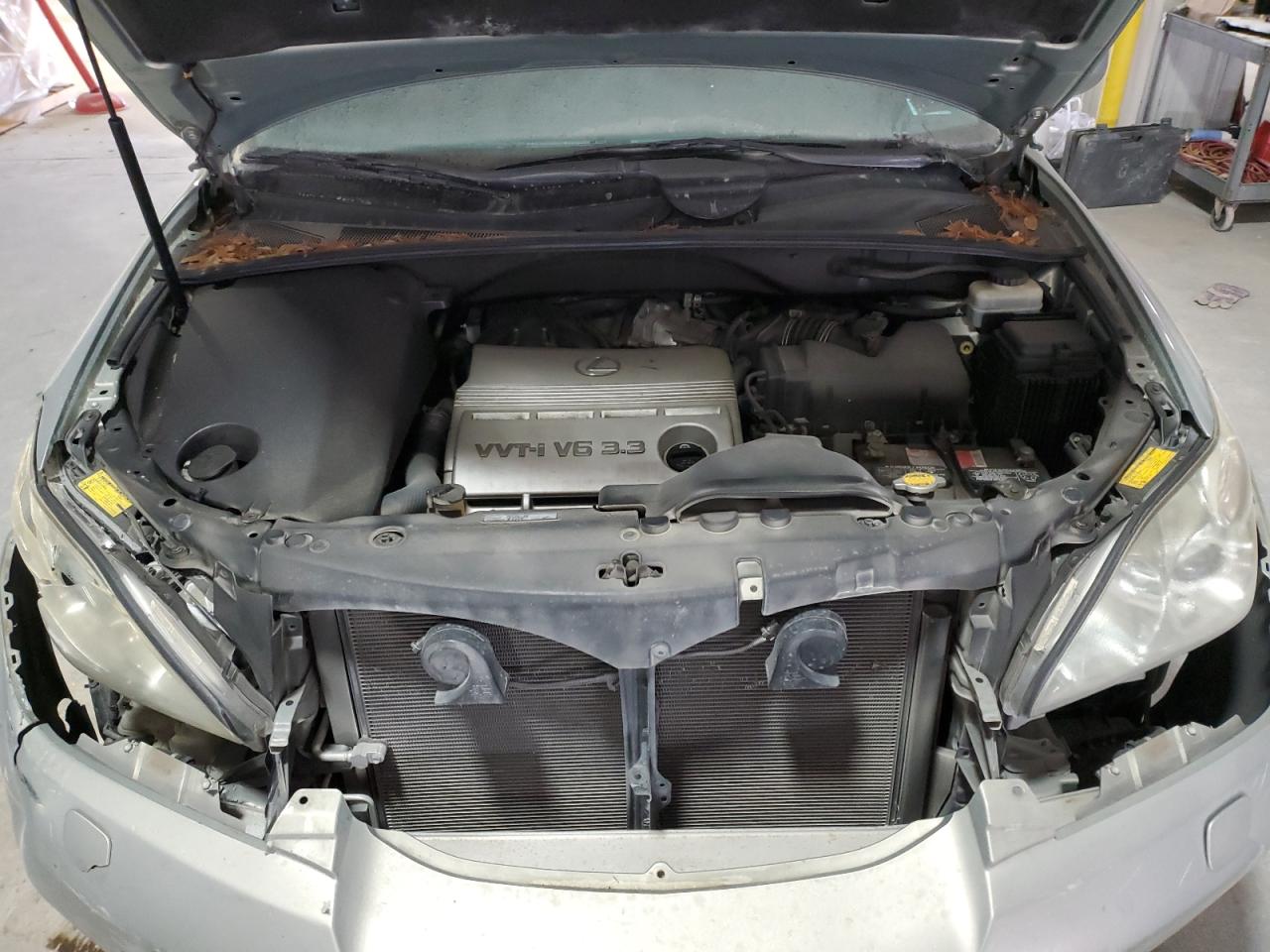 2005 Lexus RX - Image 12