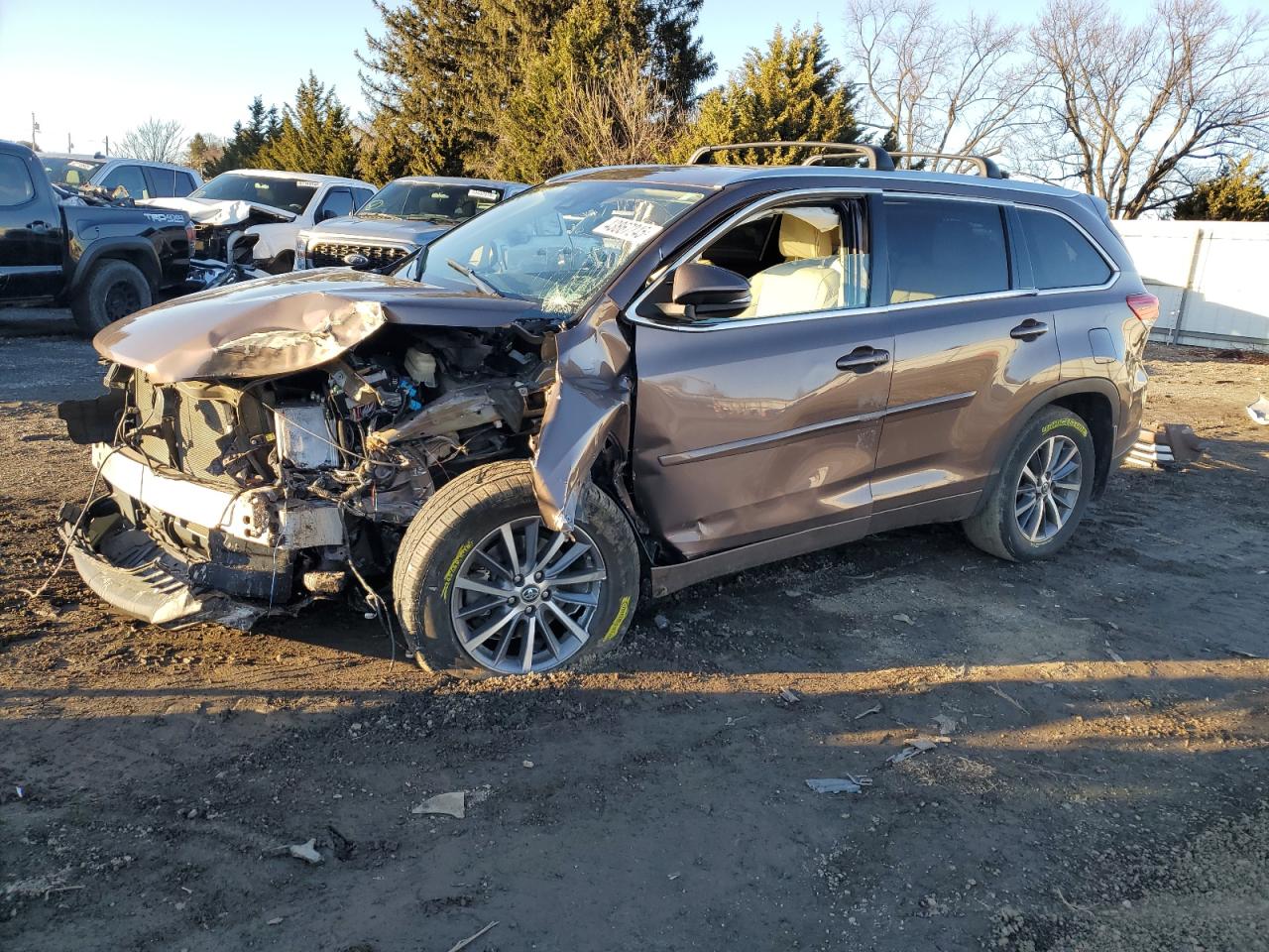 2018 Toyota Highlander - Image 1