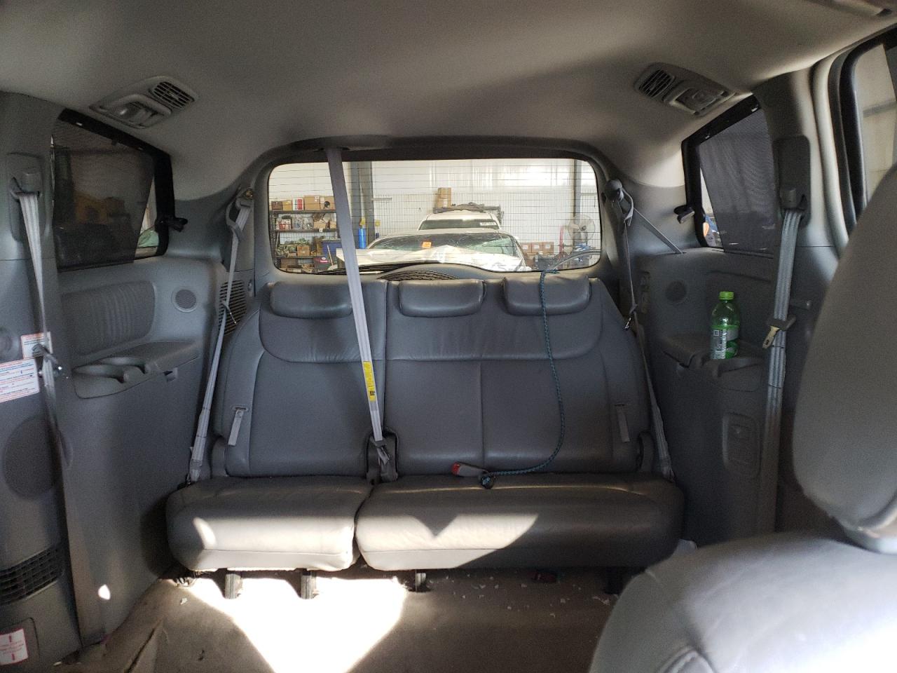 2005 Toyota Sienna - Image 10