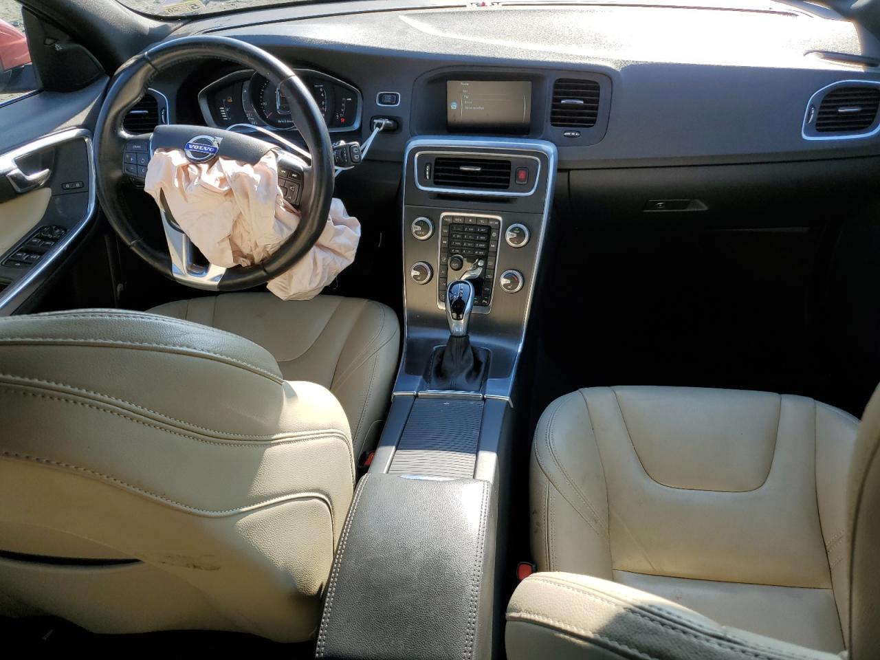 2016 Volvo V60 - Image 8