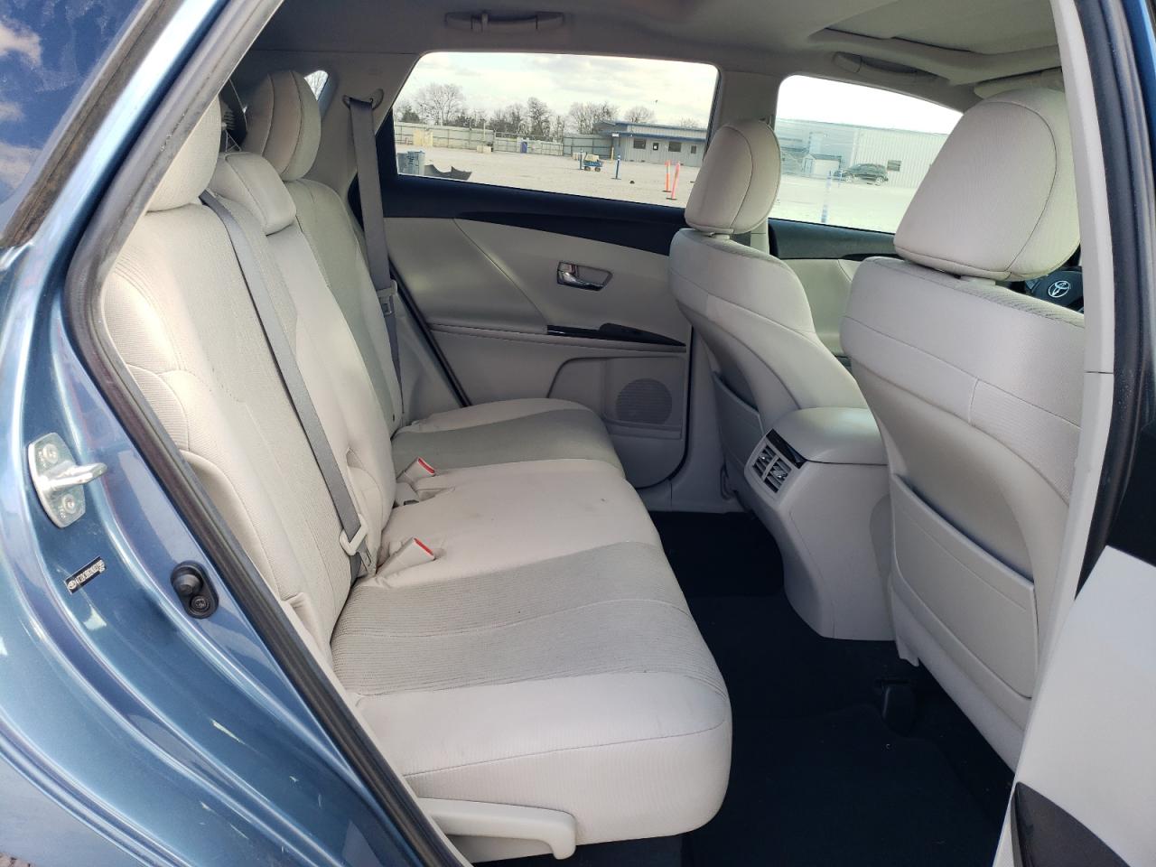 2010 Toyota Venza - Image 11