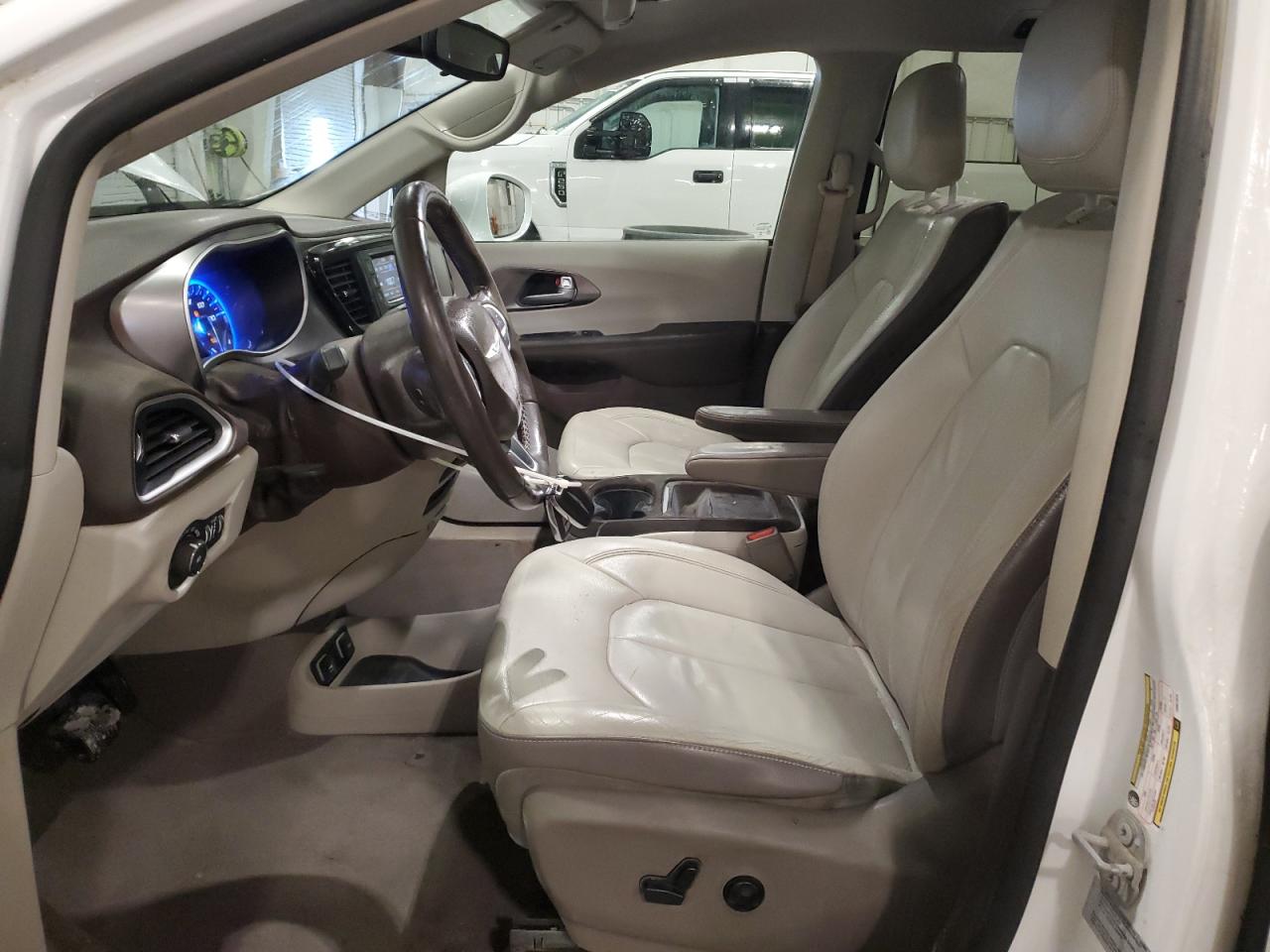 2017 Chrysler Pacifica - Image 7