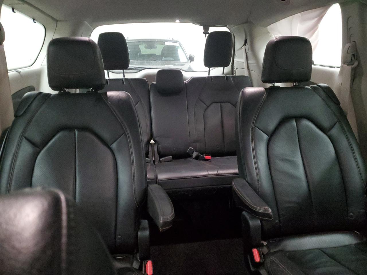 2018 Chrysler Pacifica - Image 10