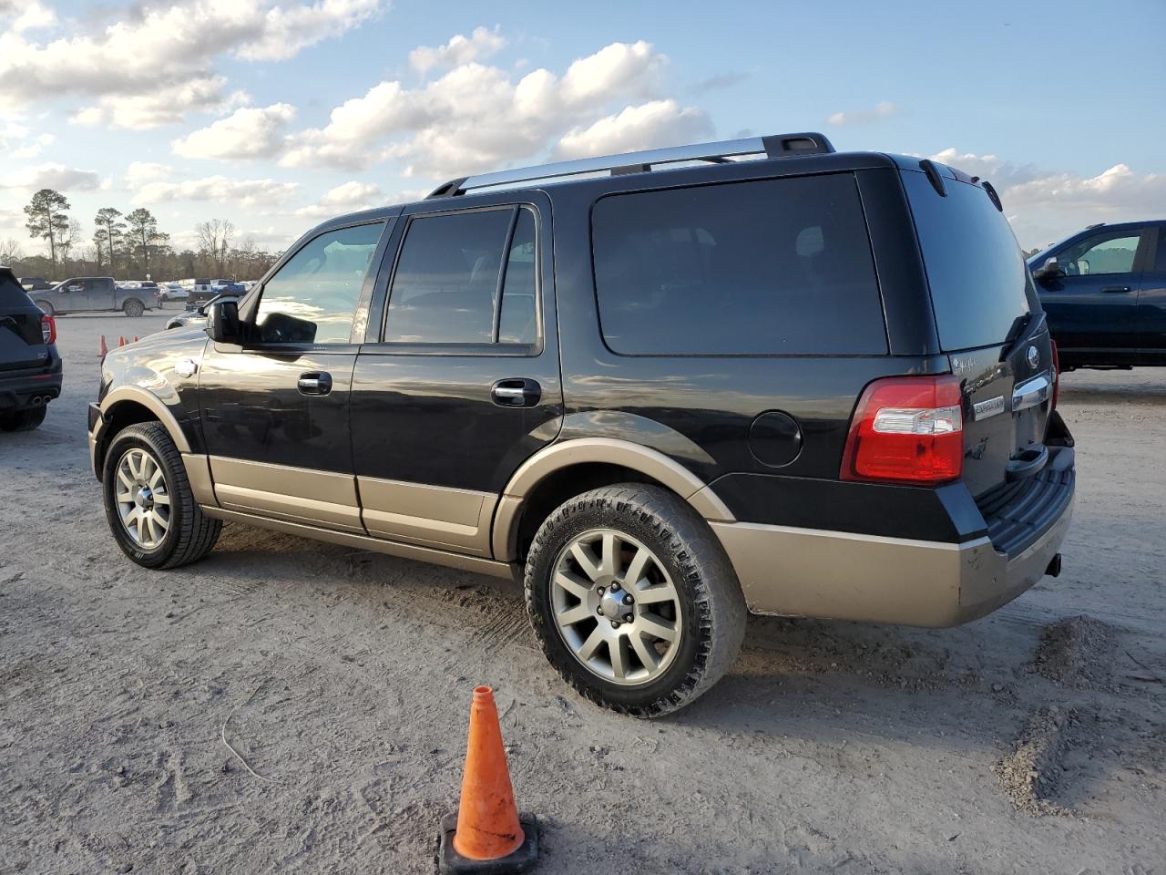 2013 Ford Expedition - Image 2