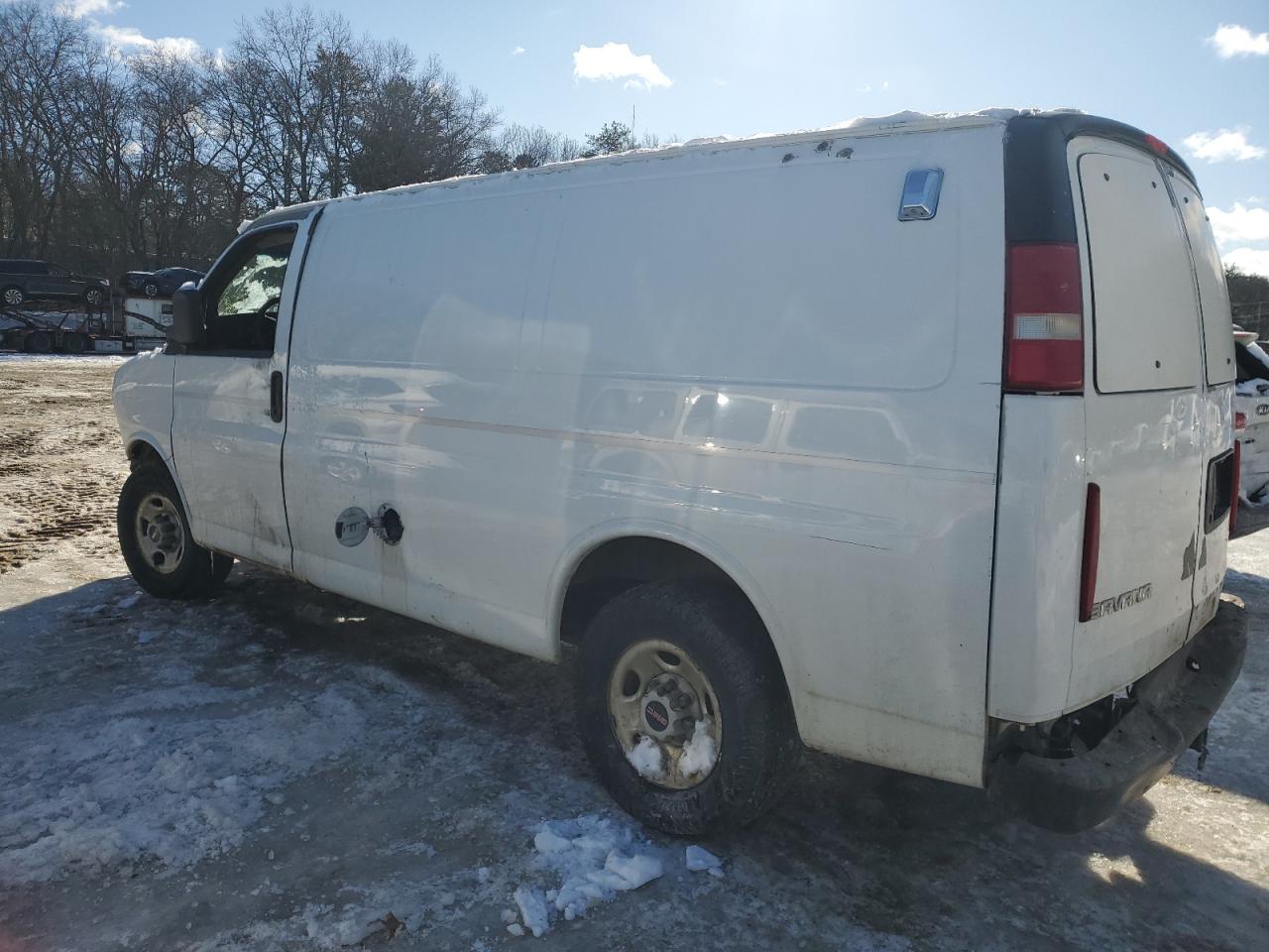 2008 GMC Savana - Image 2