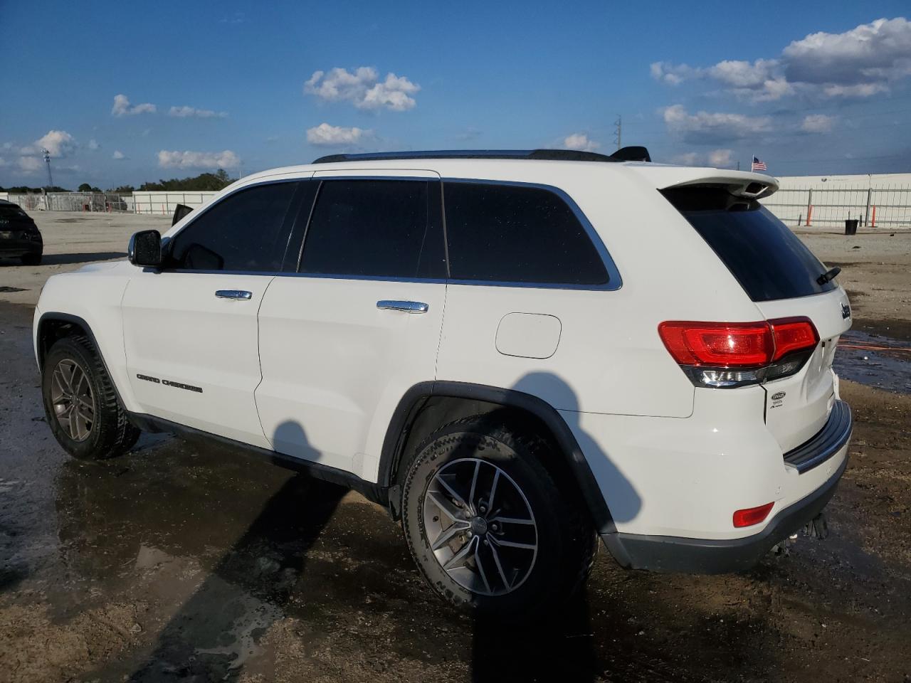2017 Jeep Grand Cherokee - Image 2