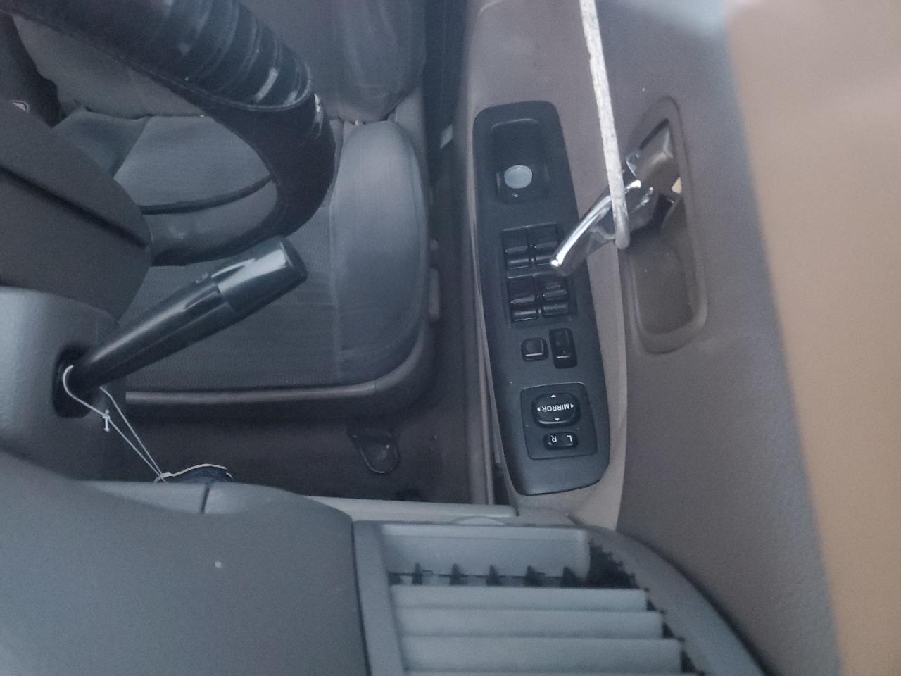 2005 Toyota Camry - Image 12