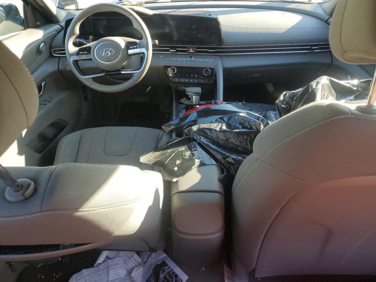 2023 Hyundai Elantra - Image 8