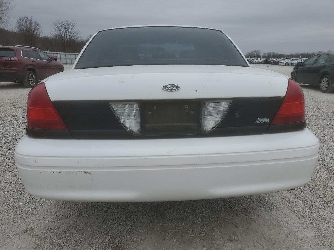 2010 Ford Crown Victoria - Image 6
