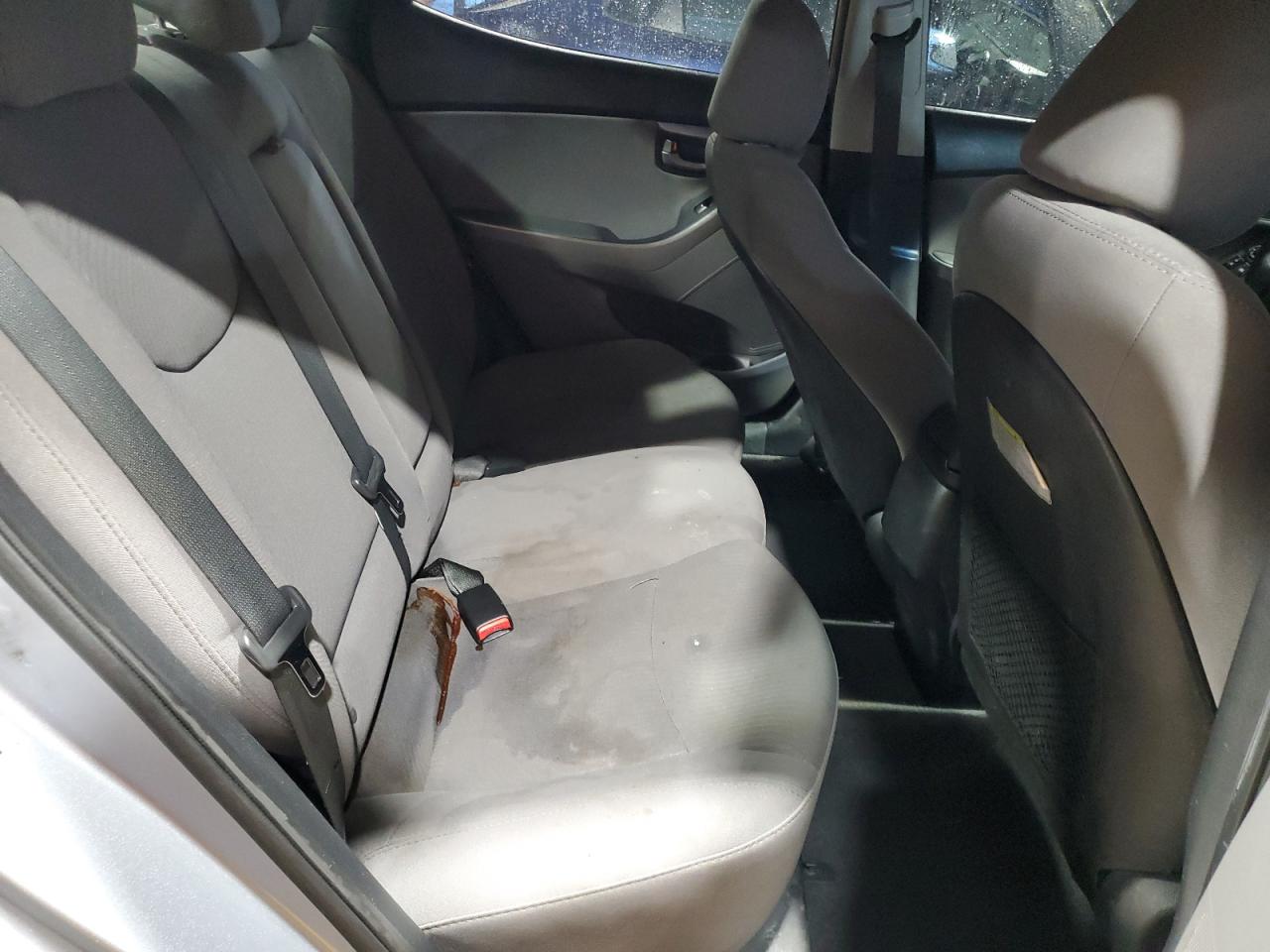 2016 Hyundai Elantra - Image 10