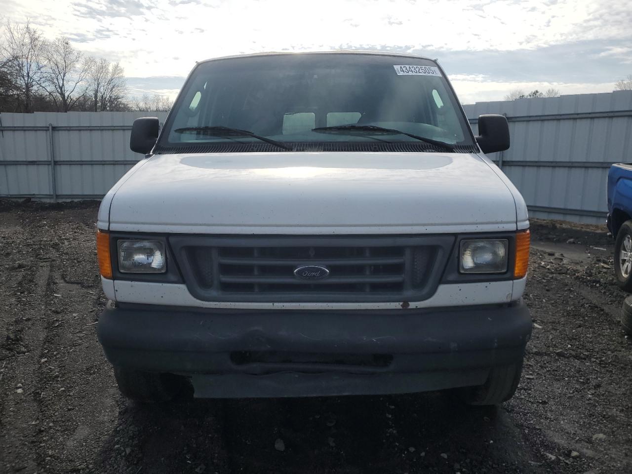 2004 Ford Econoline - Image 5
