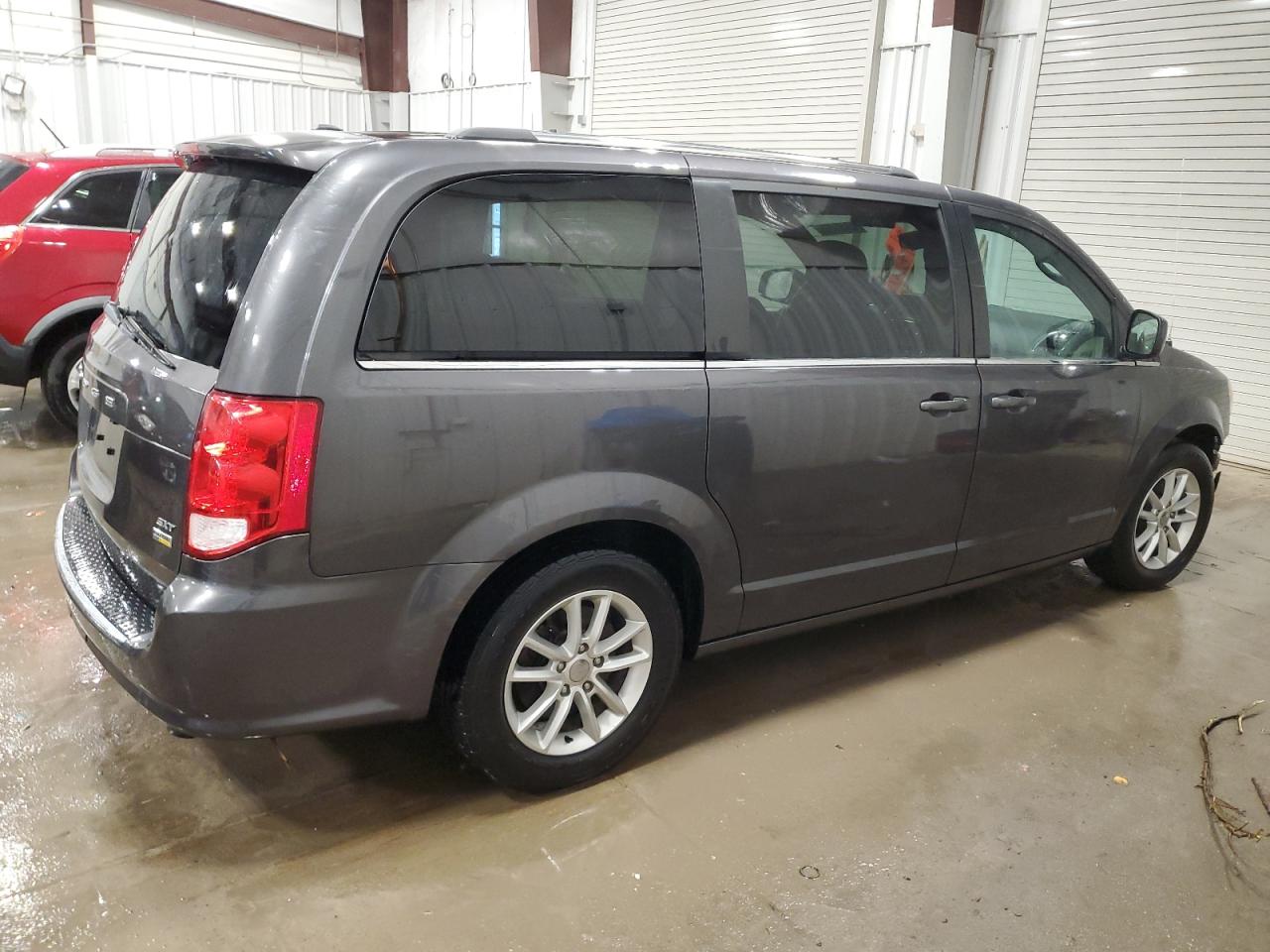 2018 Dodge Caravan - Image 3