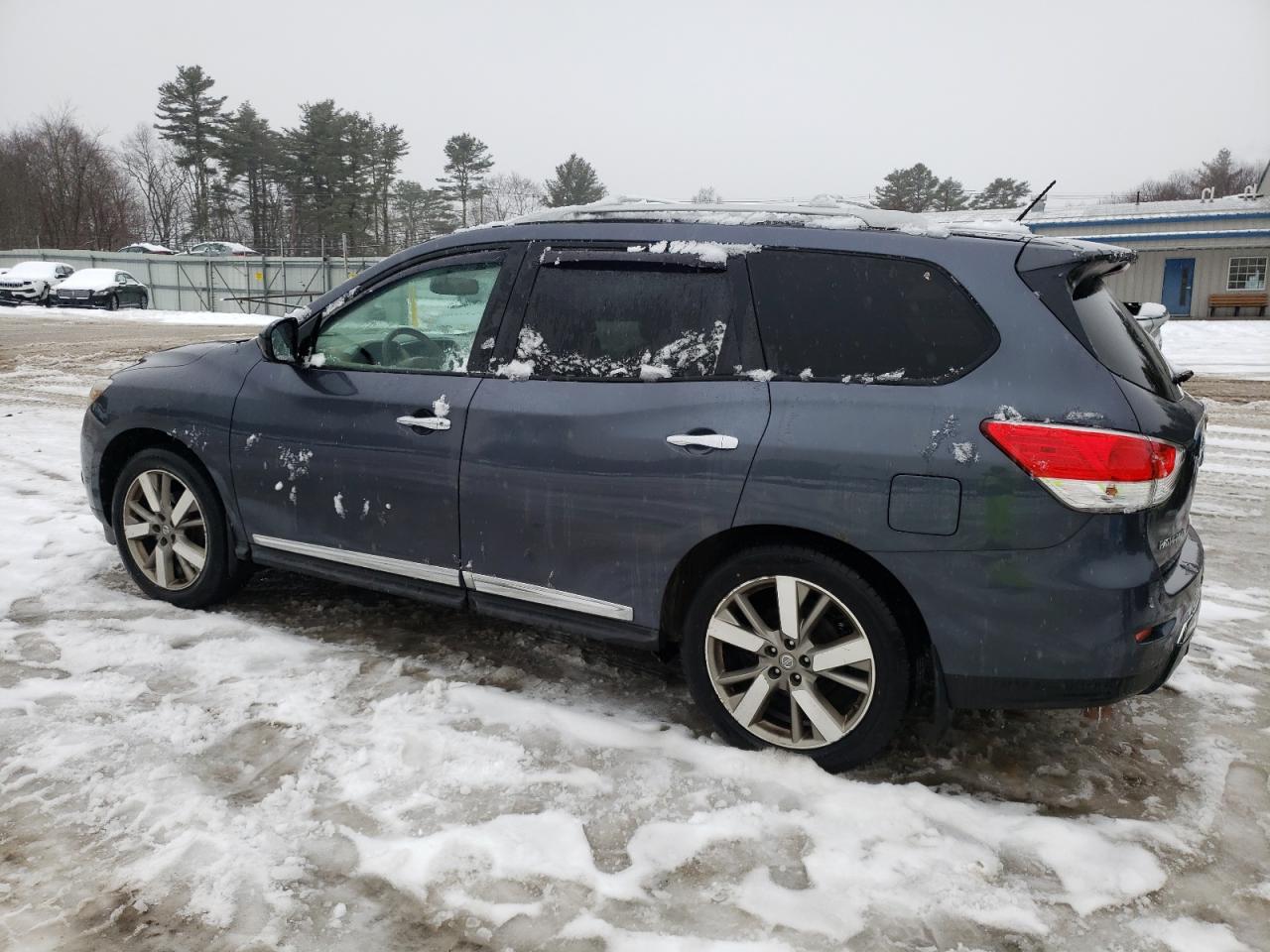 2014 Nissan Pathfinder - Image 2