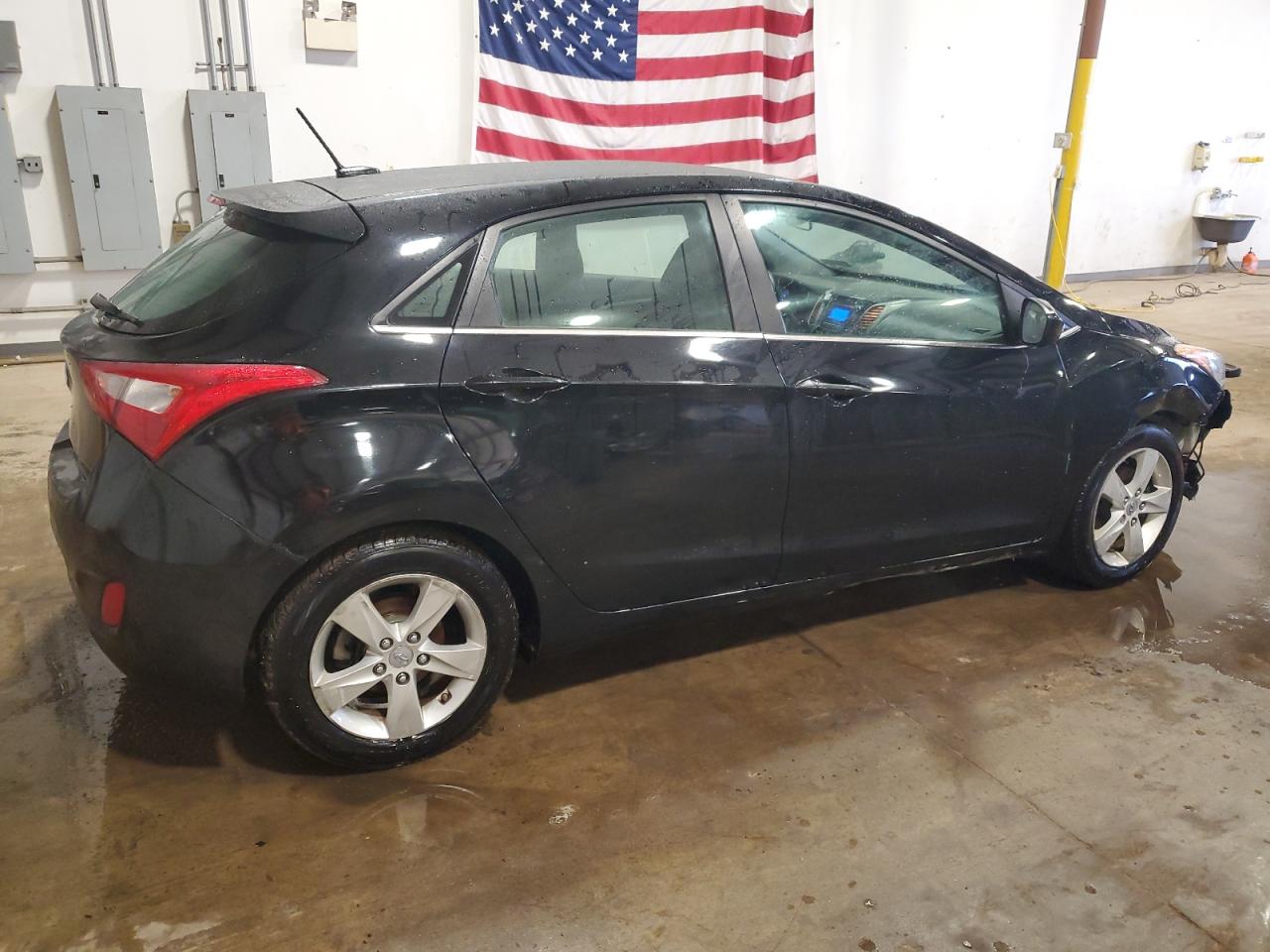 2017 Hyundai Elantra - Image 3