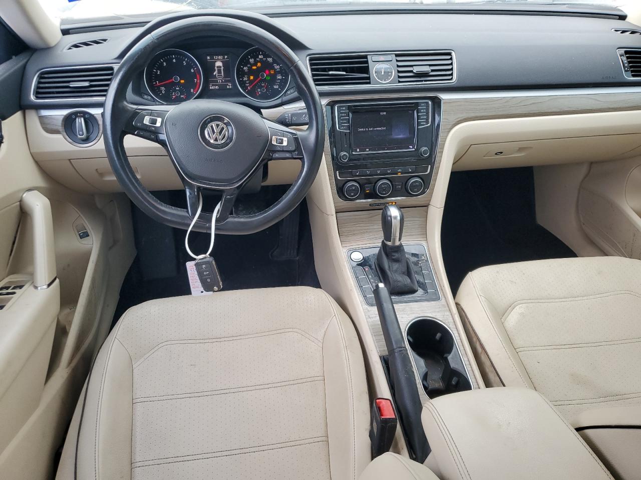2017 Volkswagen Passat - Image 8