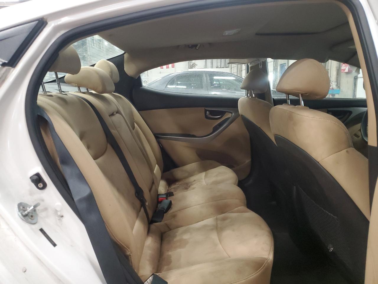 2012 Hyundai Elantra - Image 10