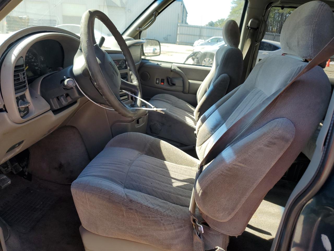 1999 Chevrolet Astro - Image 7