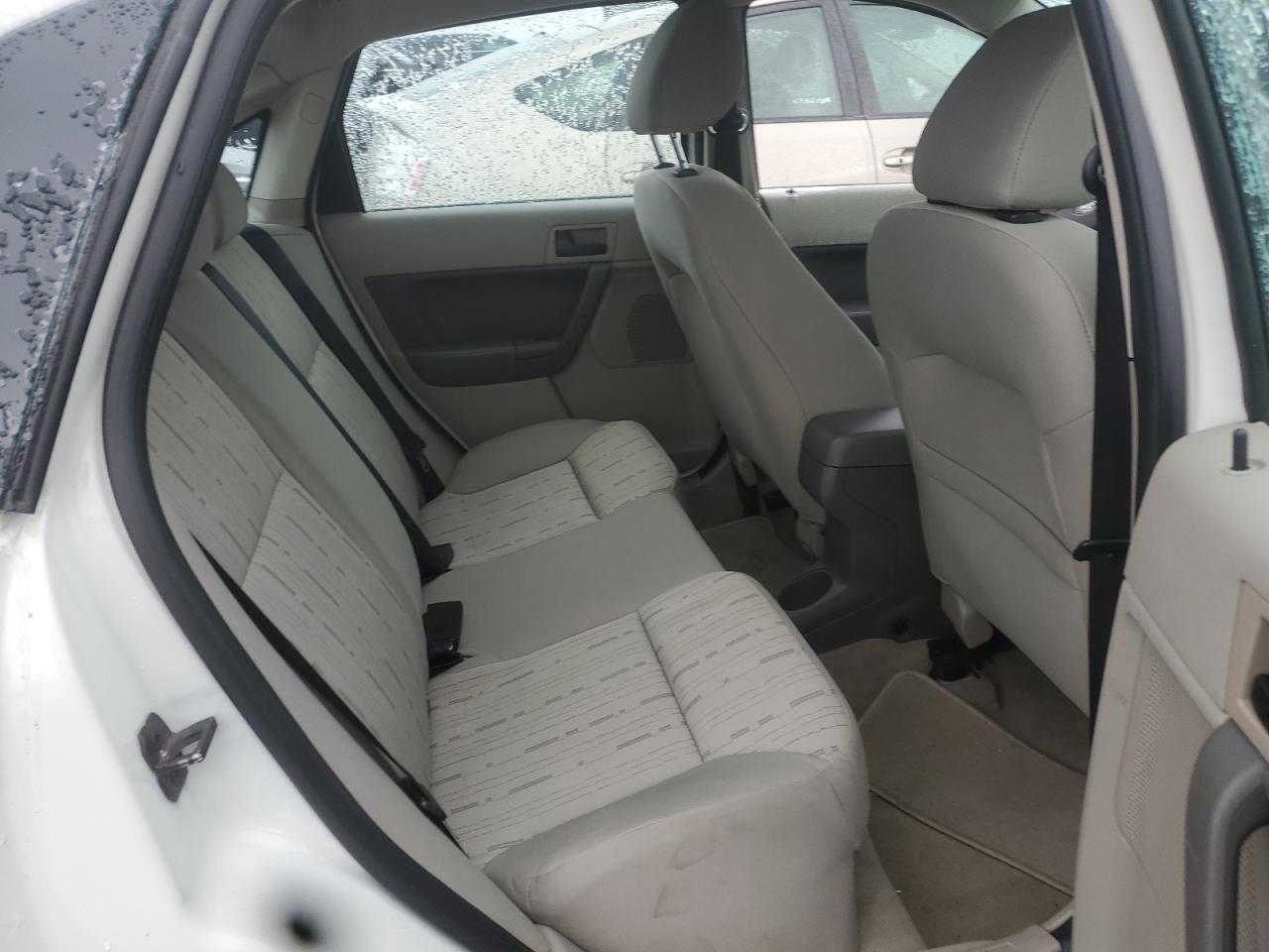 2010 Ford Focus - Image 10