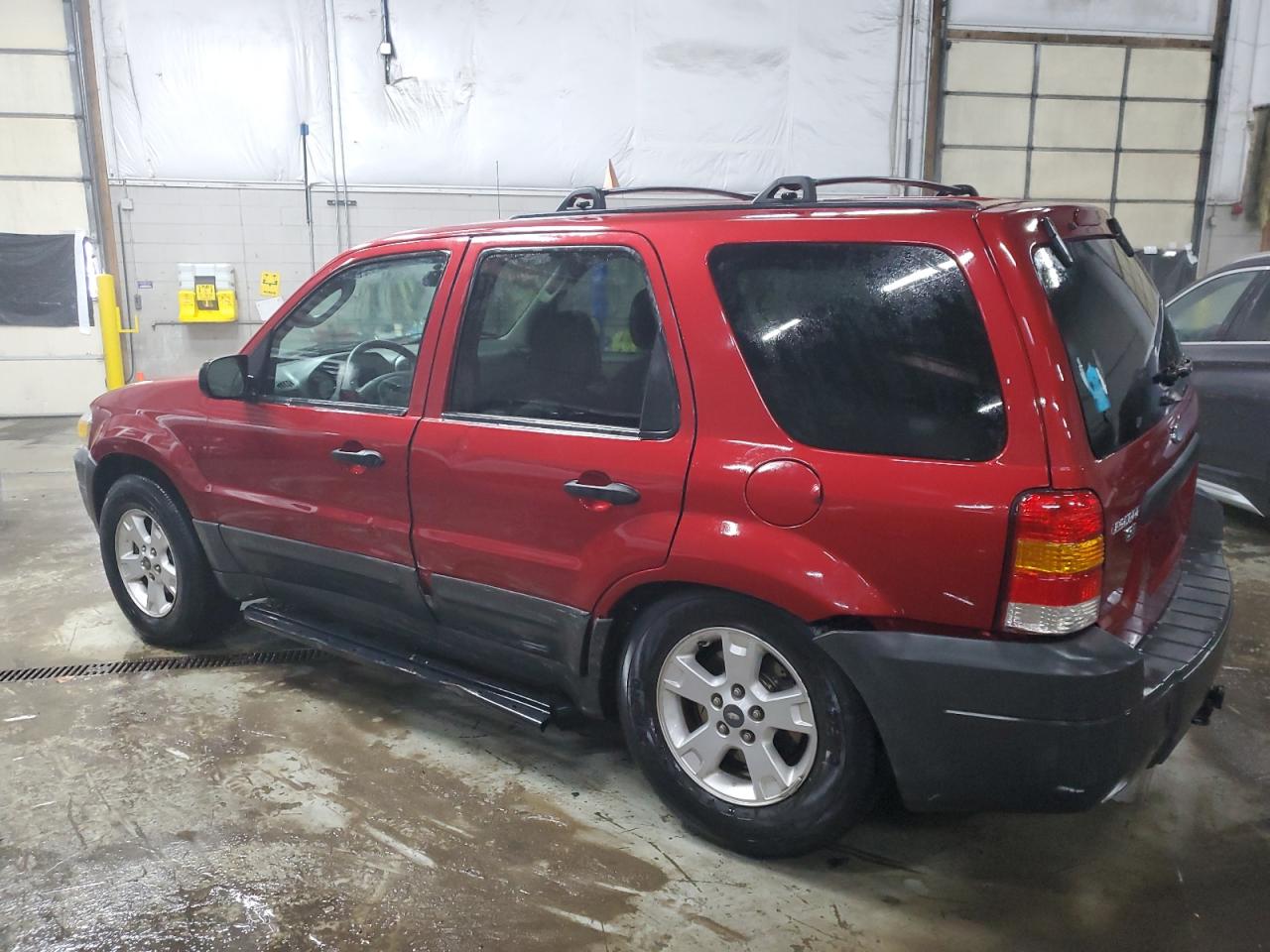 2005 Ford Escape - Image 2