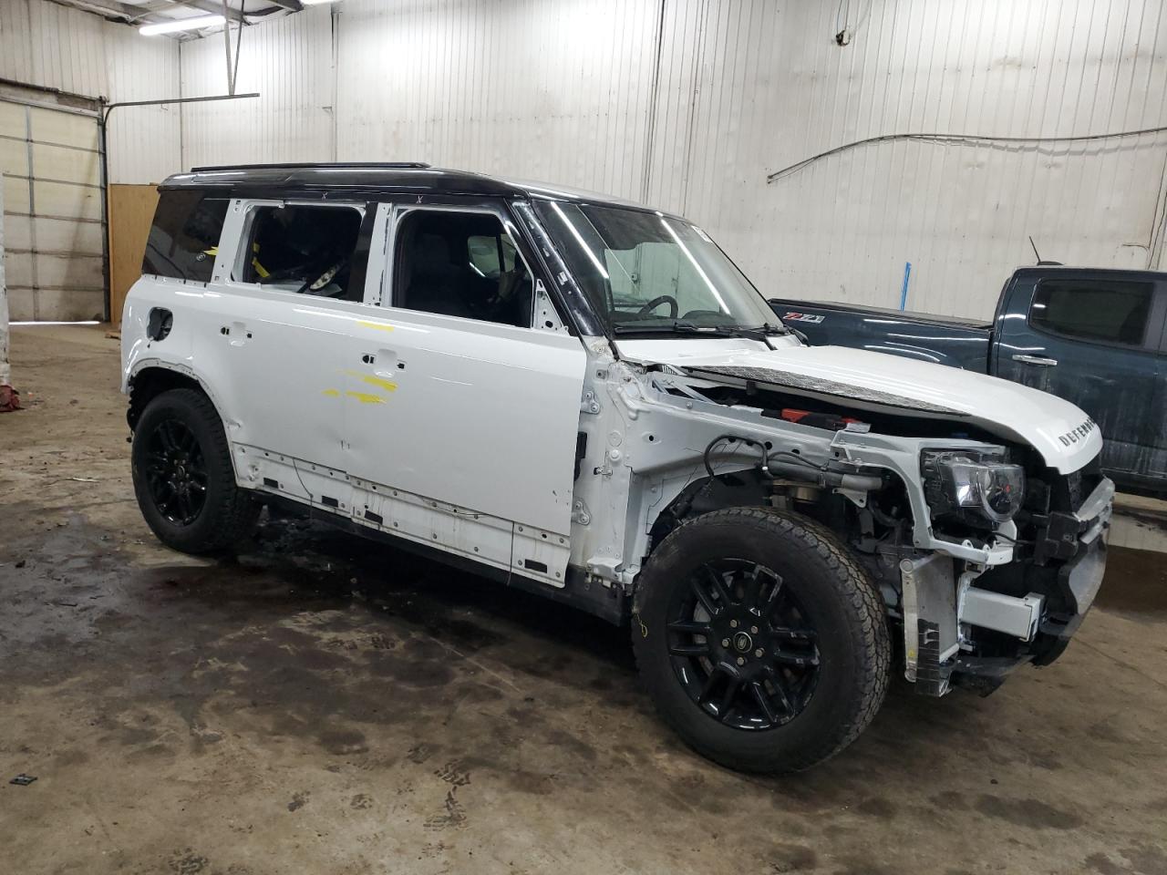 2024 Land Rover Defender - Image 4