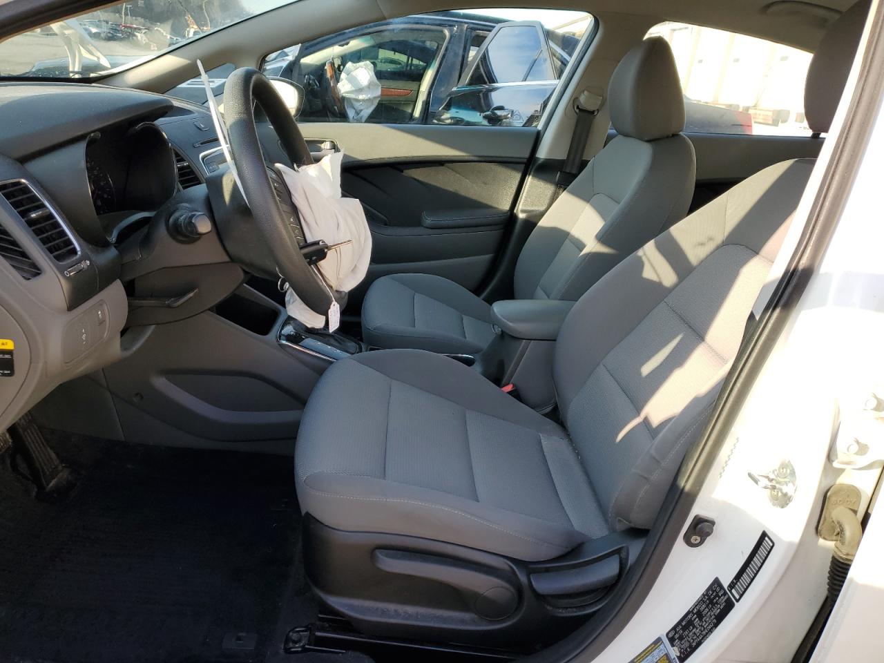 2017 Kia Forte - Image 7