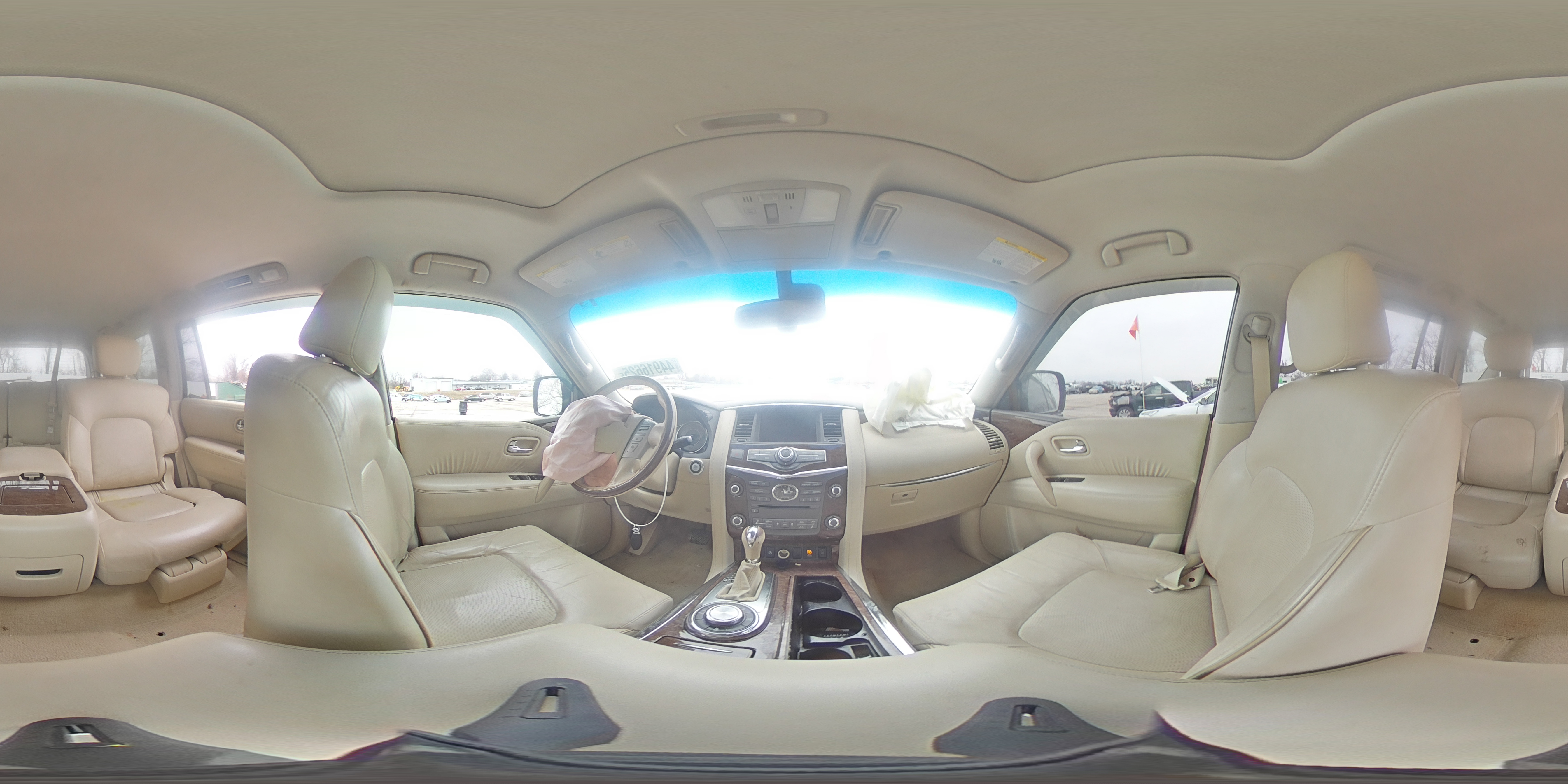 2016 Infiniti QX80 - Image 13